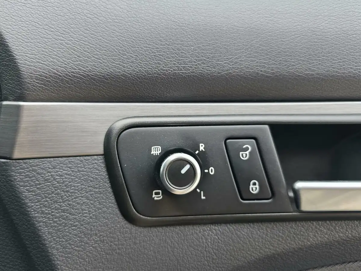 2014-volkswagen-touran-big-35