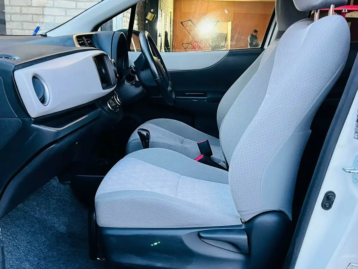2011-toyota-yaris-big-14