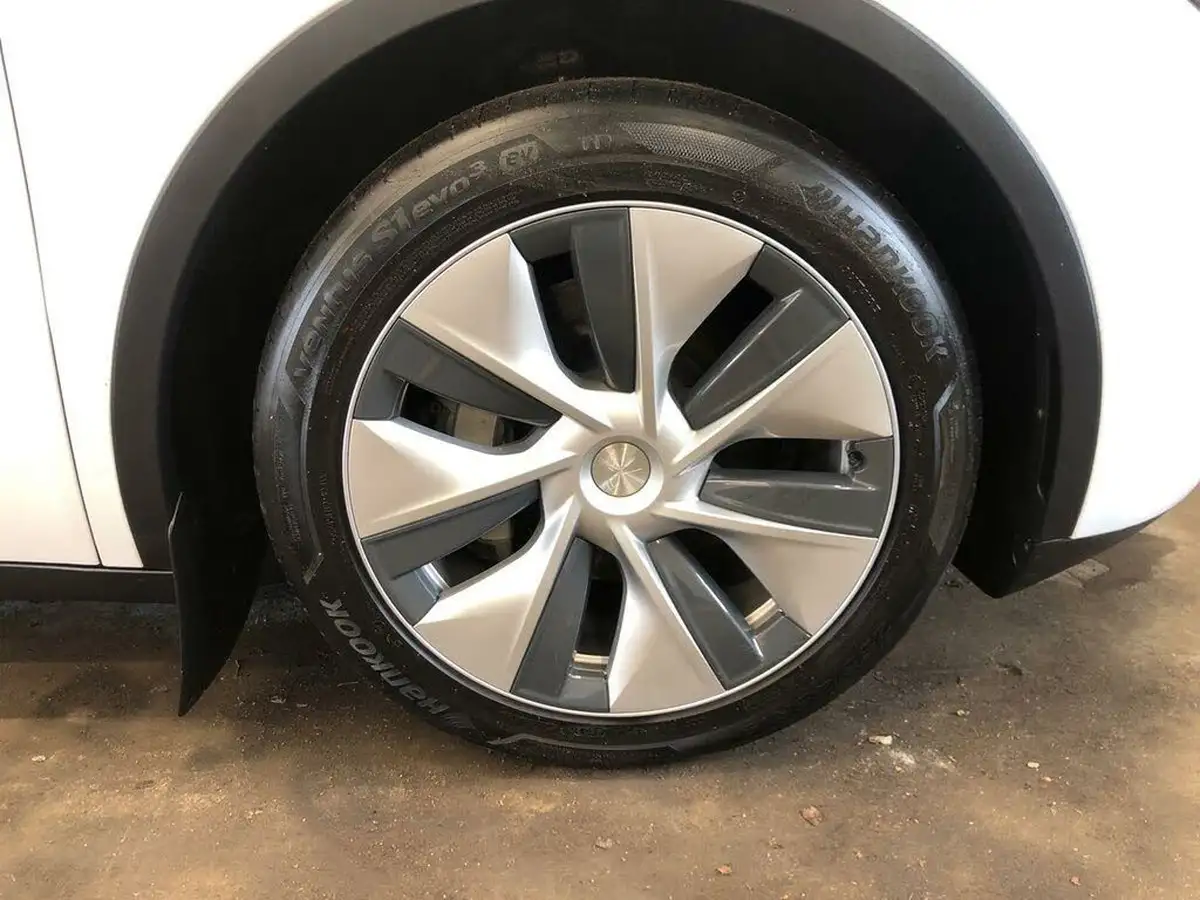 2022-tesla-model-y-e-rwd-big-4