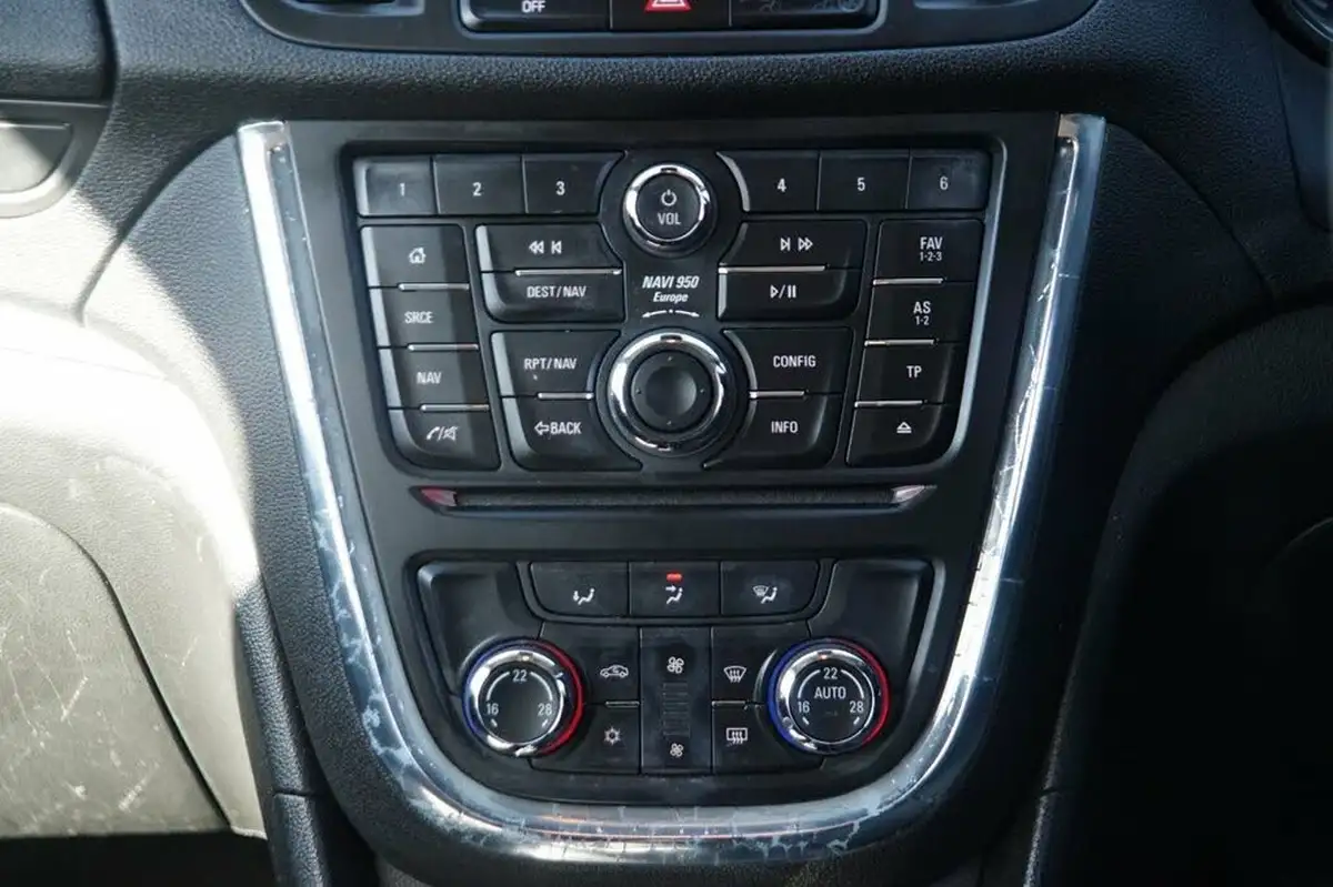 2014-vauxhall-mokka-16-tech-line-big-14