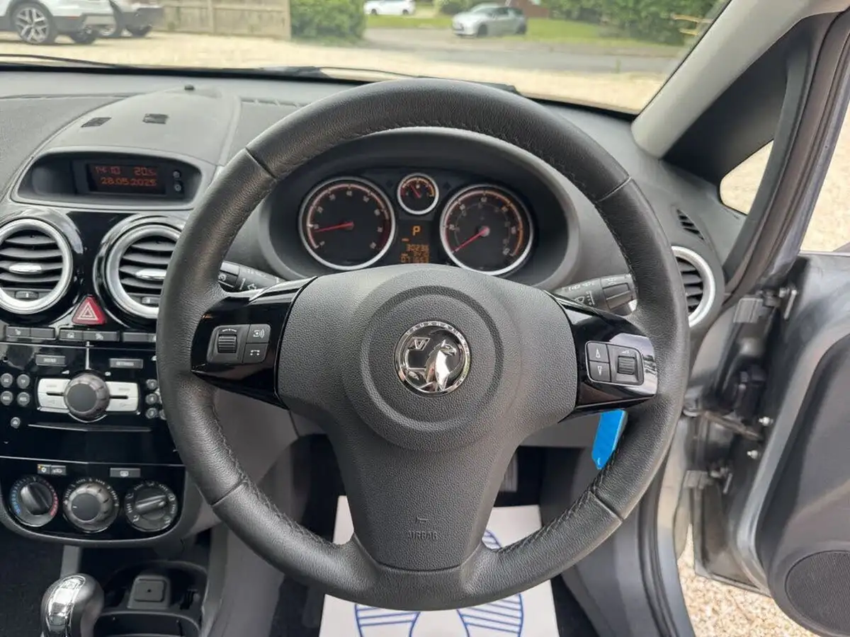 2013-vauxhall-corsa-14-se-100ps-ac-5d-1398cc-auto-big-15