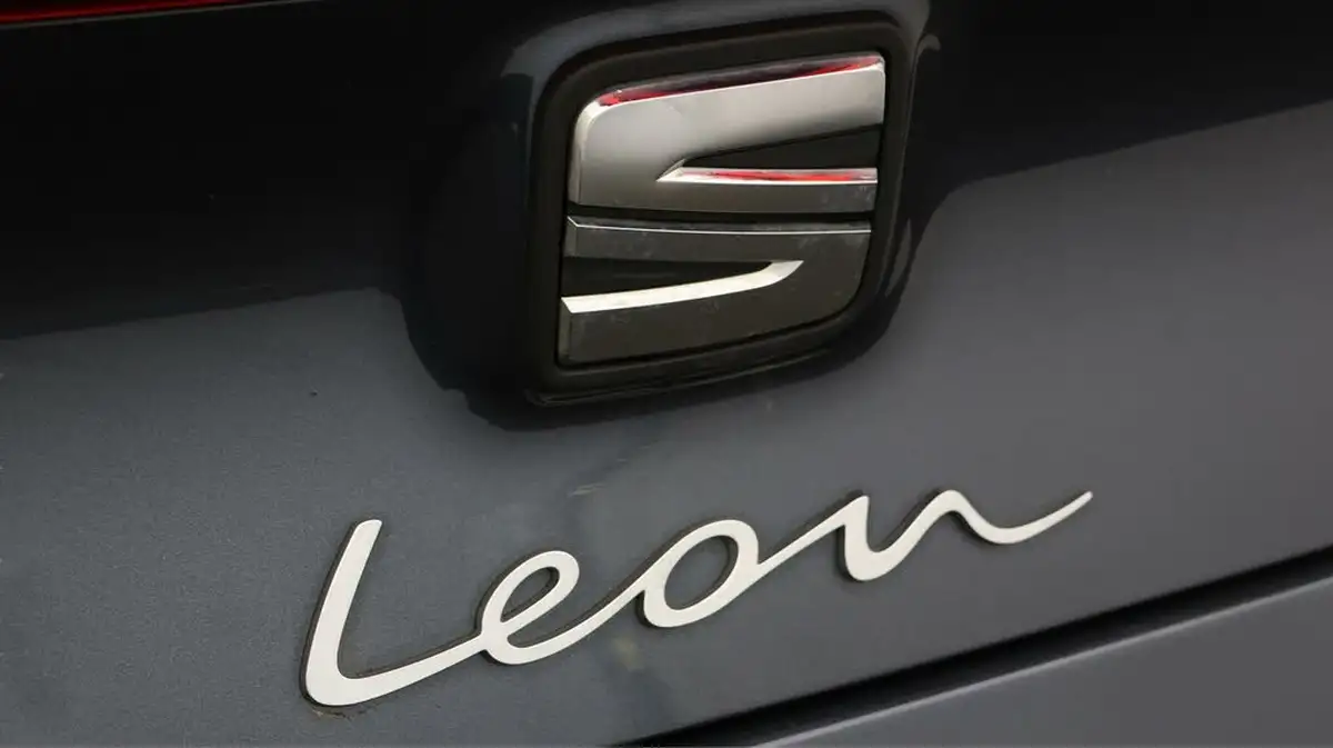 2020-seat-leon-14-e-hybrid-fr-hatchback-big-19