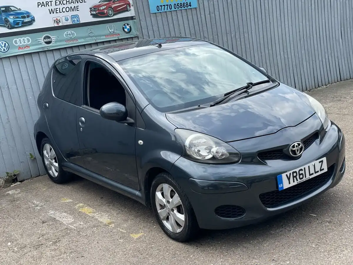 2011-toyota-aygo-10-aygo-go-vvt-i-5d-big-3