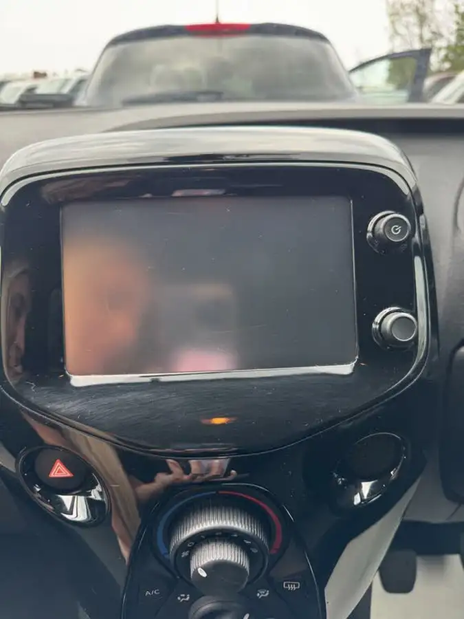 2017-citroen-c1-12-puretech-flair-5d-big-9