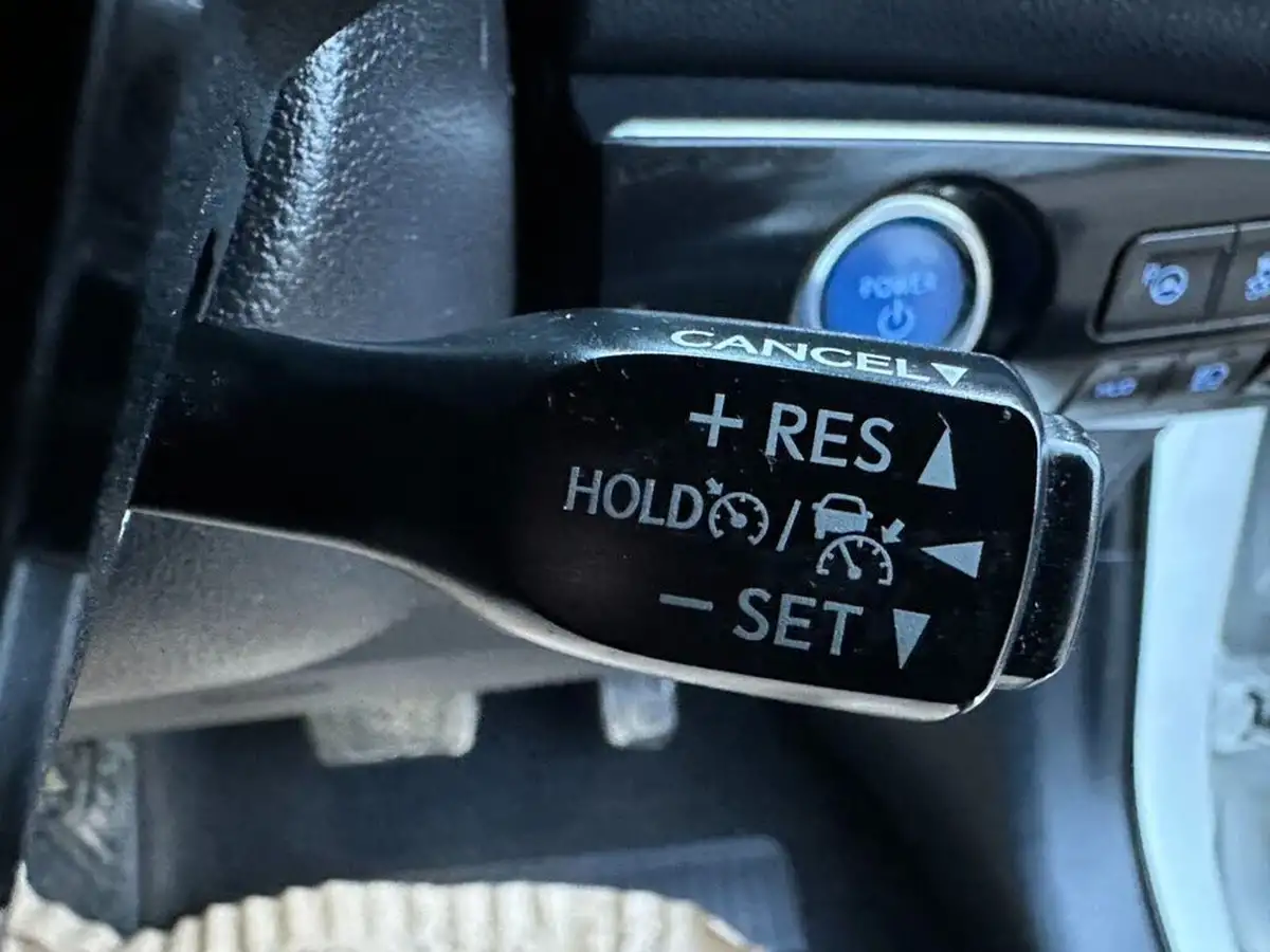 2019-toyota-prius-18-vvt-i-business-edition-plus-cvt-big-17