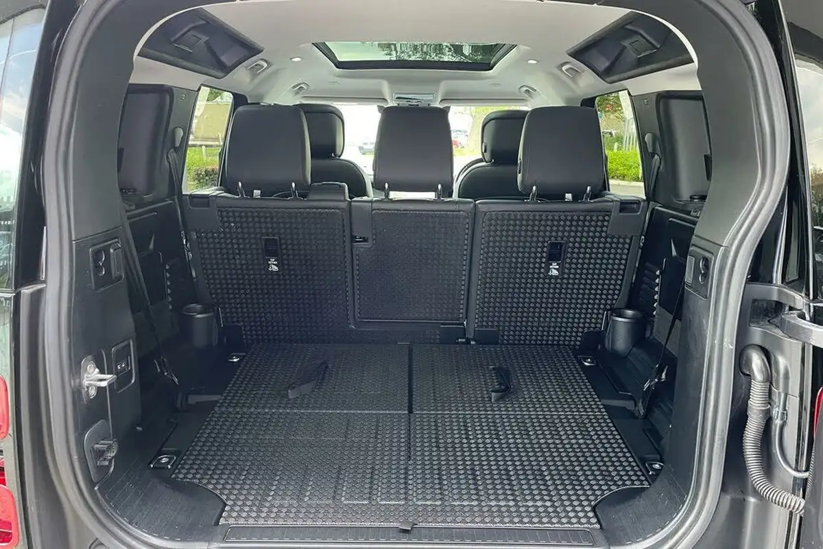 2022-land-rover-110-defender-30-d300-hse-big-45