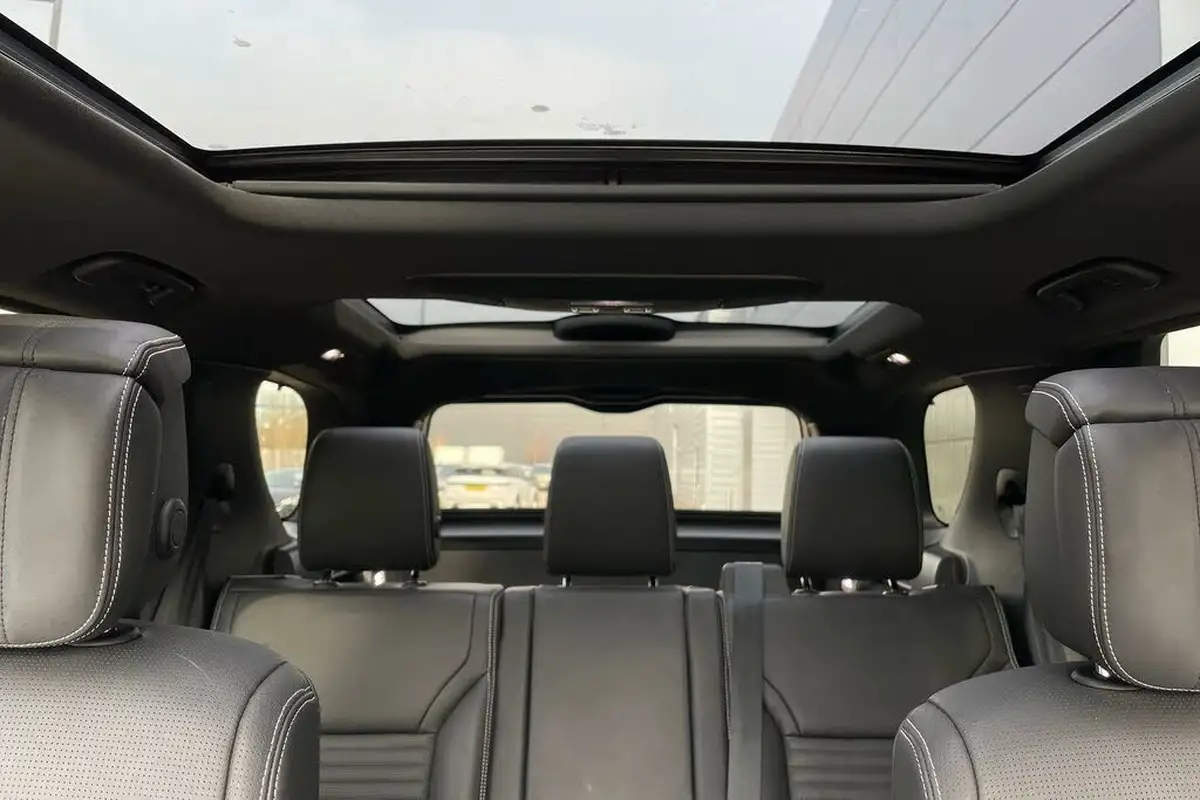 2024-land-rover-discovery-30-d300-metropolitan-edition-big-24