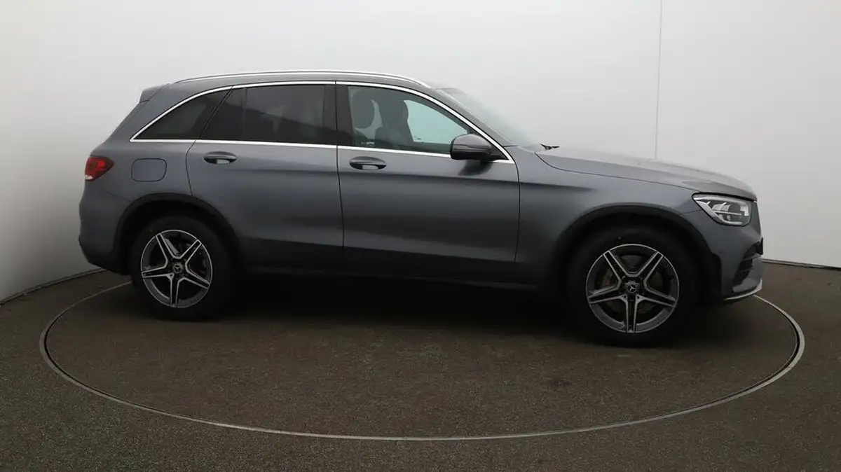2022-mercedes-benz-glc-class-20d-glc220d-amg-line-195ps-station-wagon-5d-1950cc-4matic-plus-big-47