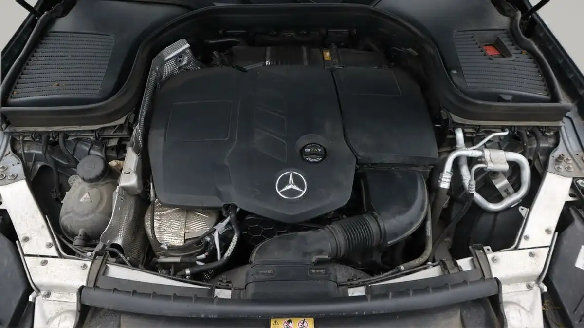 2022-mercedes-benz-glc-class-20d-glc220d-amg-line-195ps-station-wagon-5d-1950cc-4matic-plus-big-19