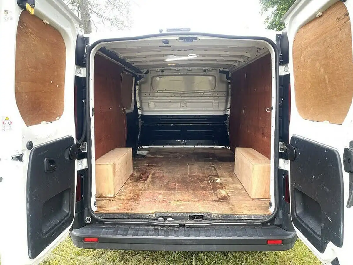 2017-vauxhall-vivaro-16cdti-2900-l2h1-120pseu6-panel-van-big-27
