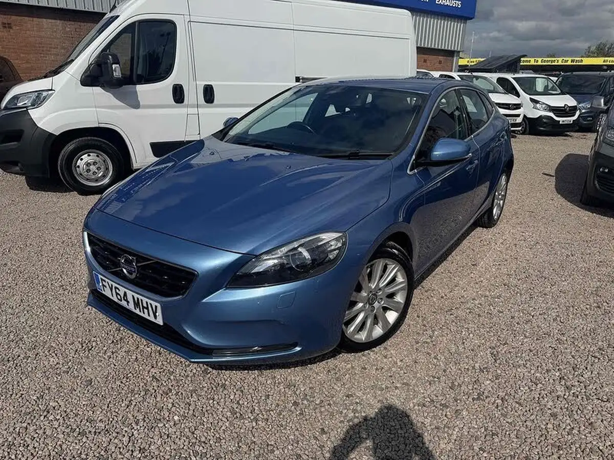 2014-volvo-v40-20td-d4-se-lux-190bhp-1969cc-geartronic-big-1