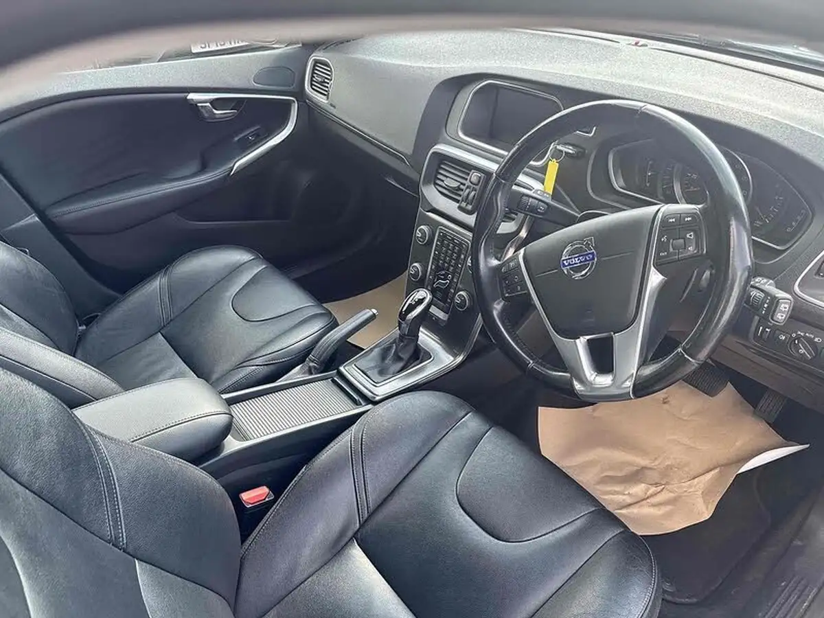 2014-volvo-v40-20td-d4-se-lux-190bhp-1969cc-geartronic-big-25