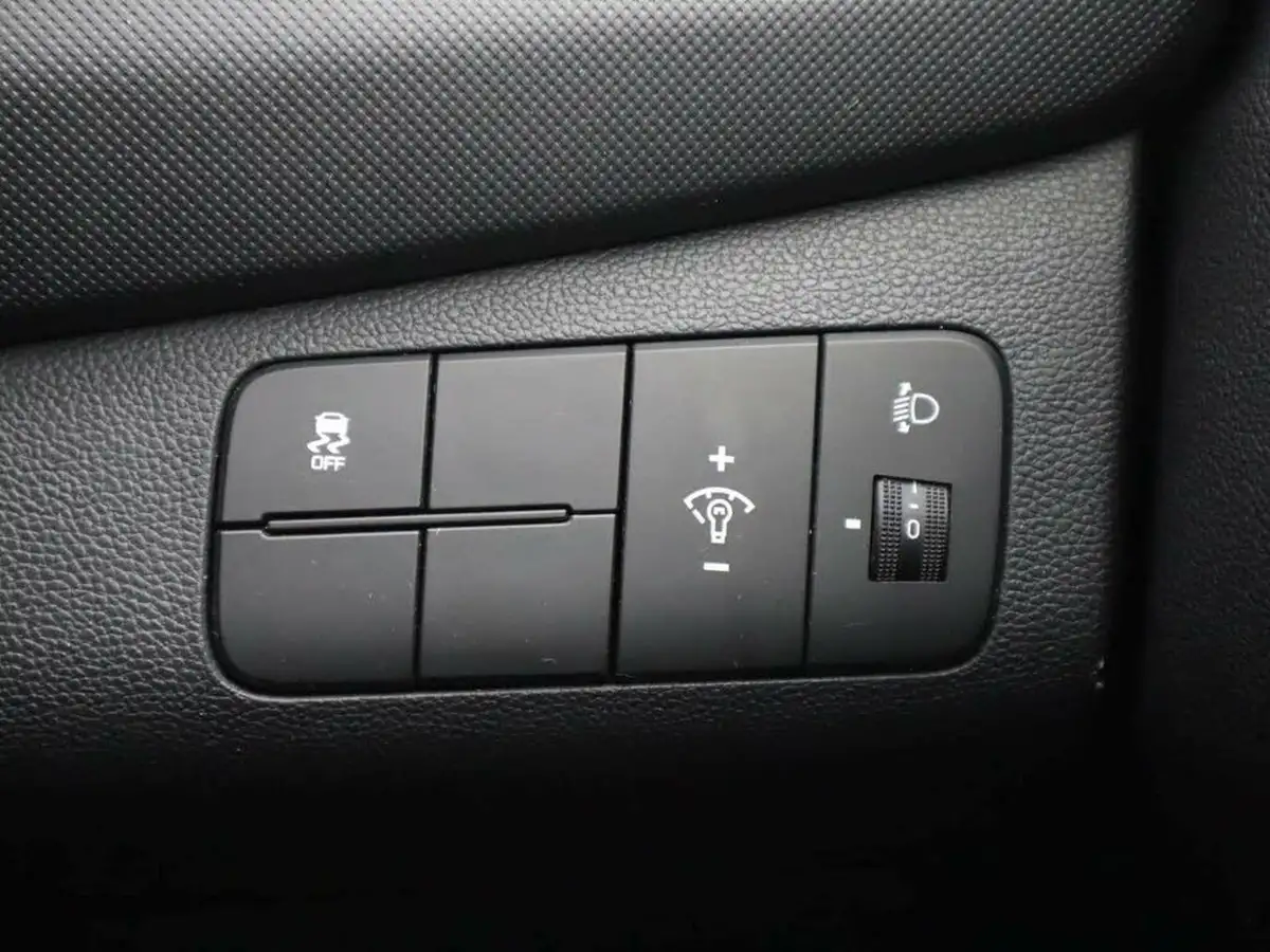 2019-hyundai-i10-12-se-auto-big-35