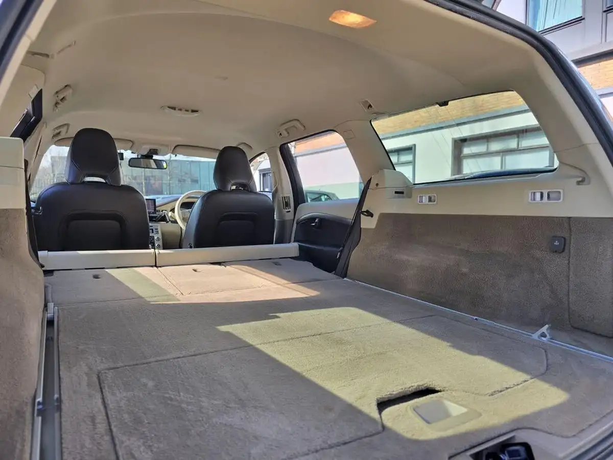 2011-volvo-xc70-30-t6-se-big-77