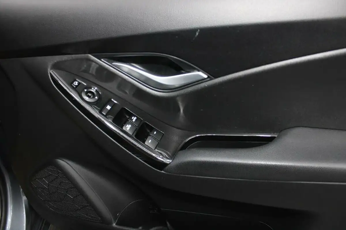 2015-hyundai-ix20-14-se-big-18