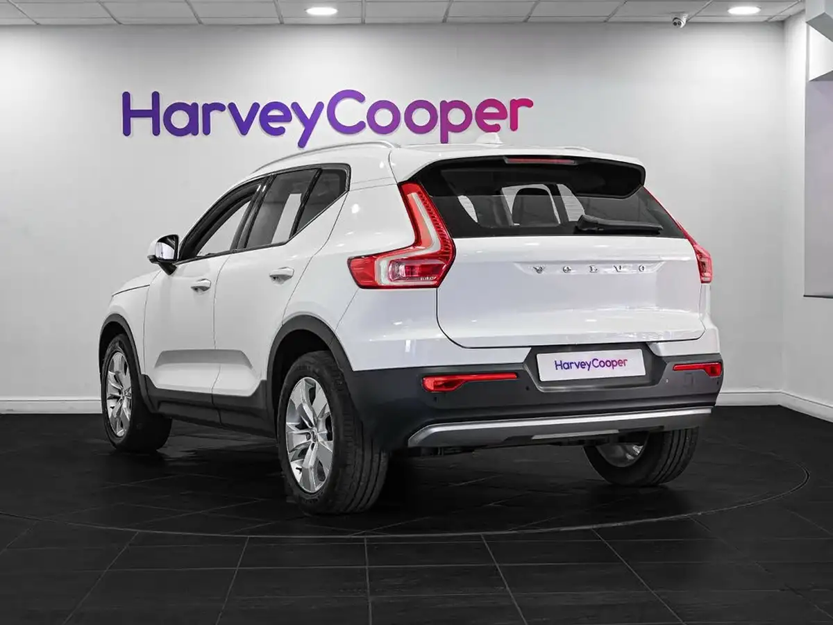 2019-volvo-xc40-20td-d3-momentum-pro-awd-geartronic-big-4