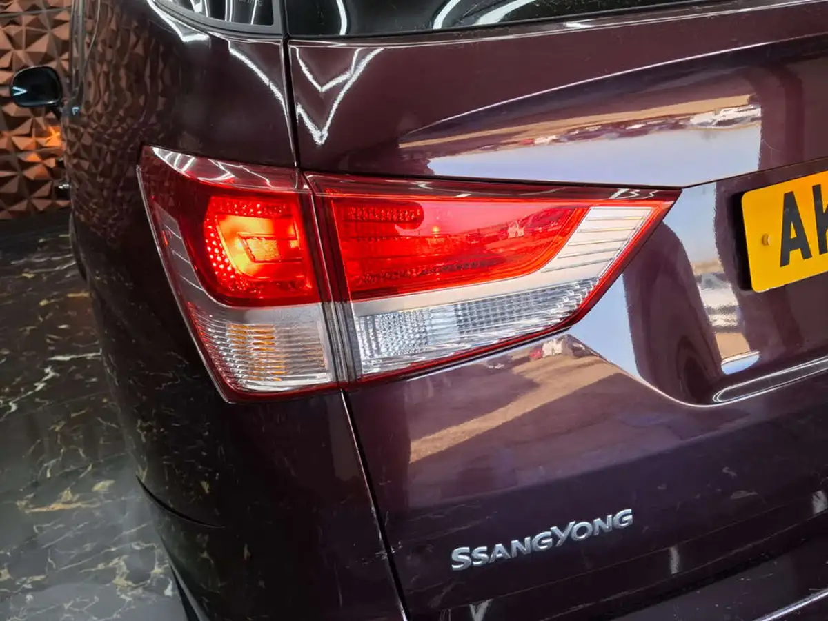 2016-kgm-ssangyong-turismo-22td-ex-big-3