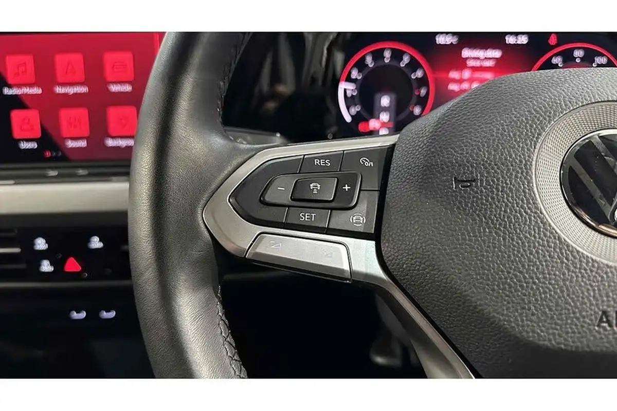 2022-volkswagen-golf-15-etsi-life-150ps-hatchback-big-31