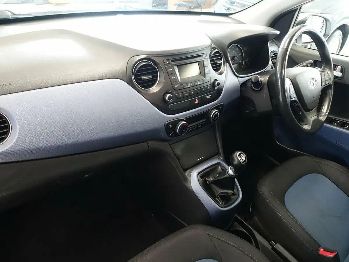 2015-hyundai-i10-12-premium-se-big-14
