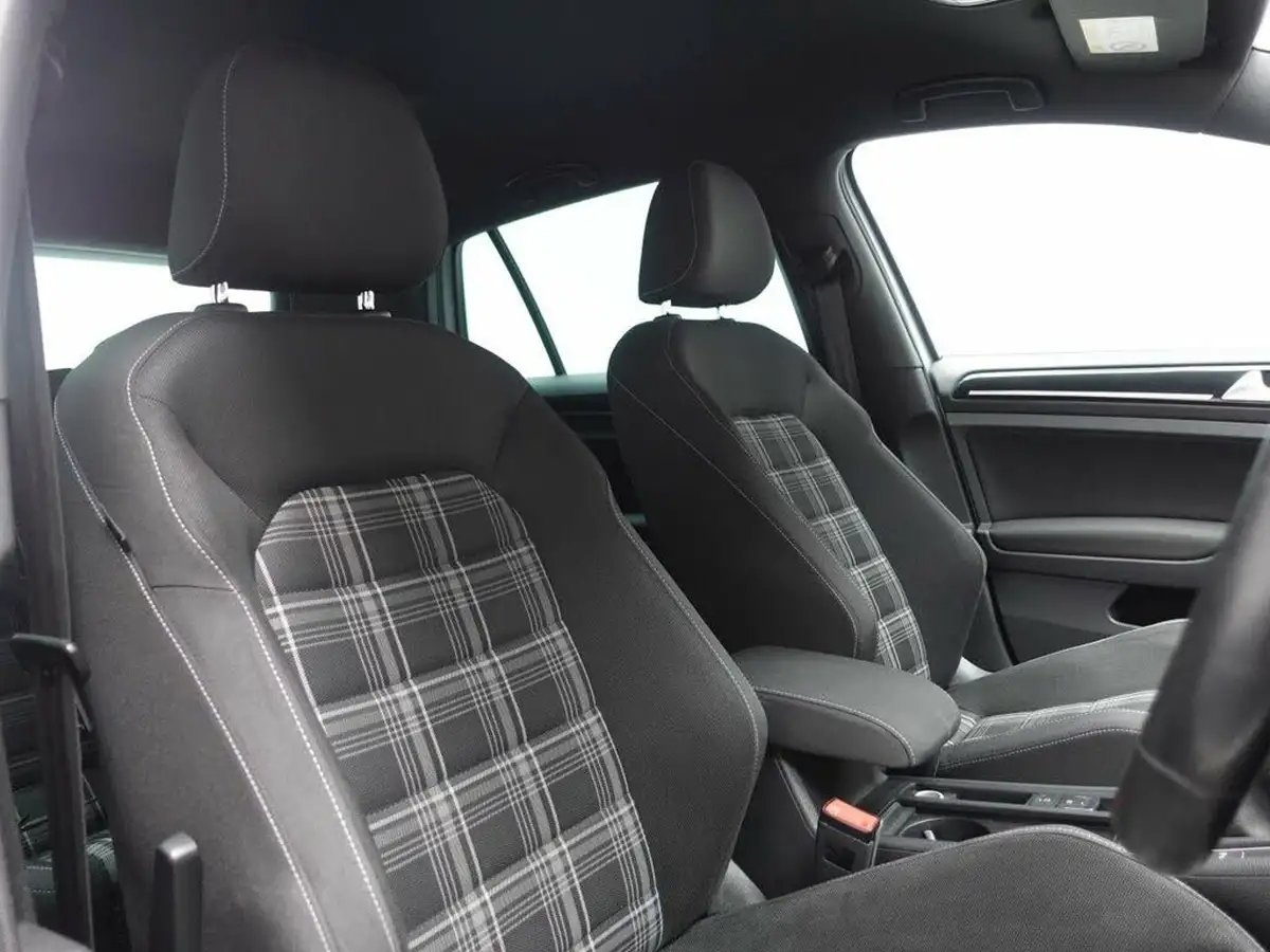 2015-volkswagen-golf-20tdi-gtd-bmt-hatchback-5d-big-1
