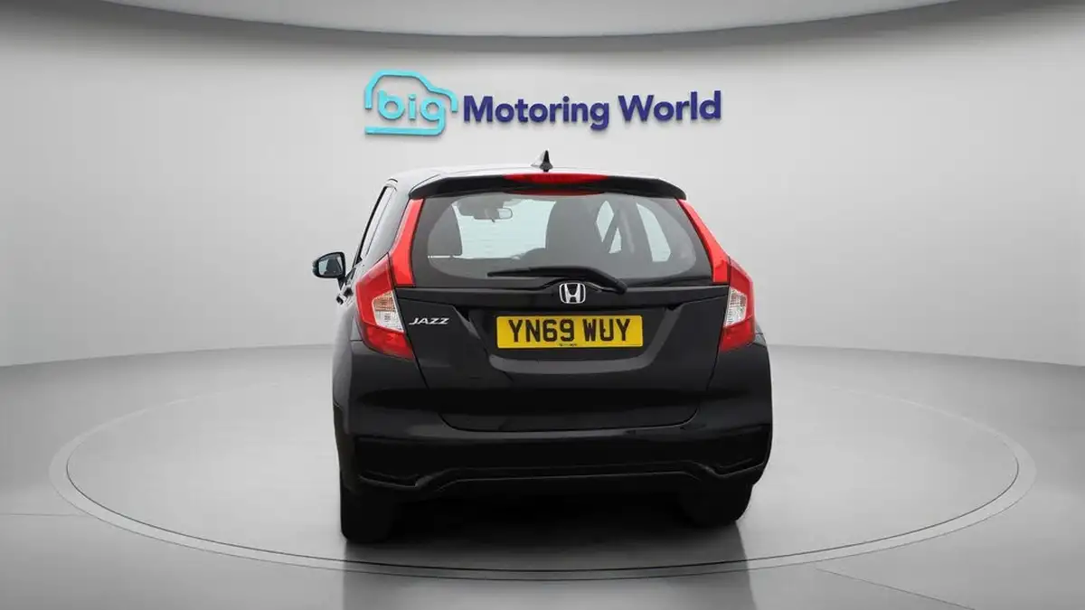 2019-honda-jazz-13-i-vtec-s-big-6