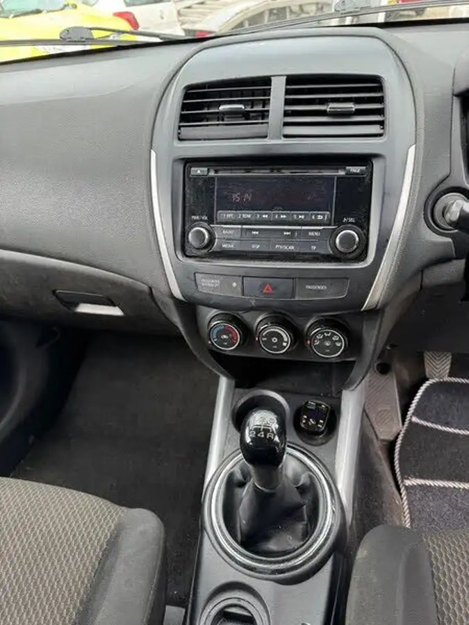 2014-mitsubishi-asx-16-2-big-13