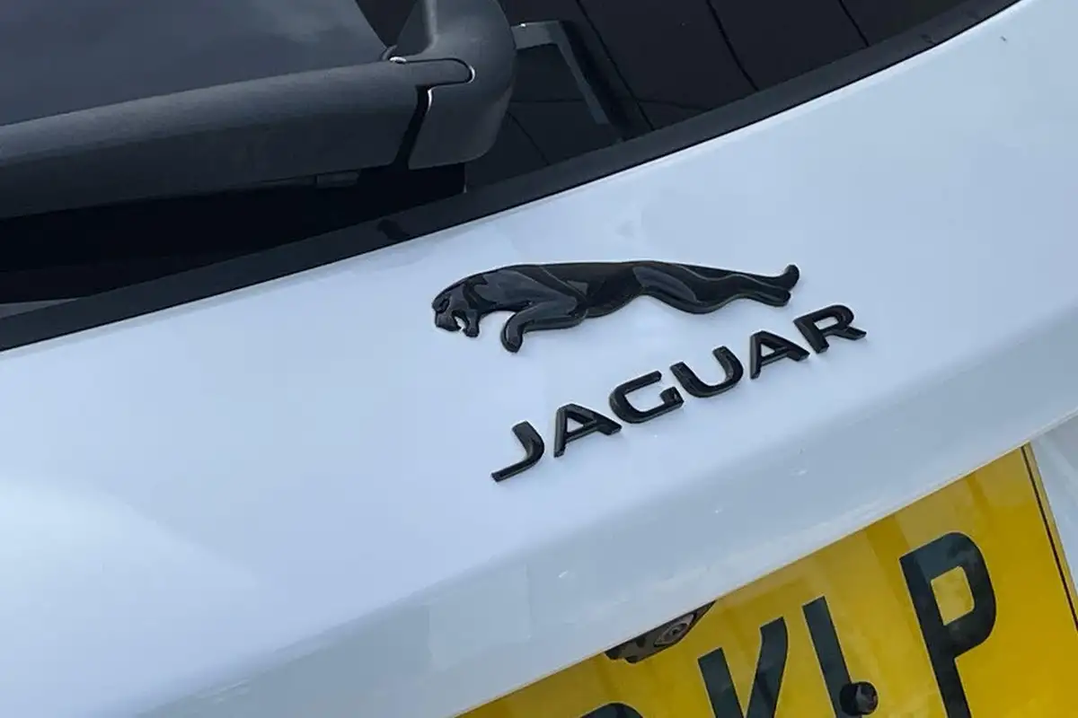 2023-jaguar-f-pace-20-d200-r-dynamic-se-black-big-54