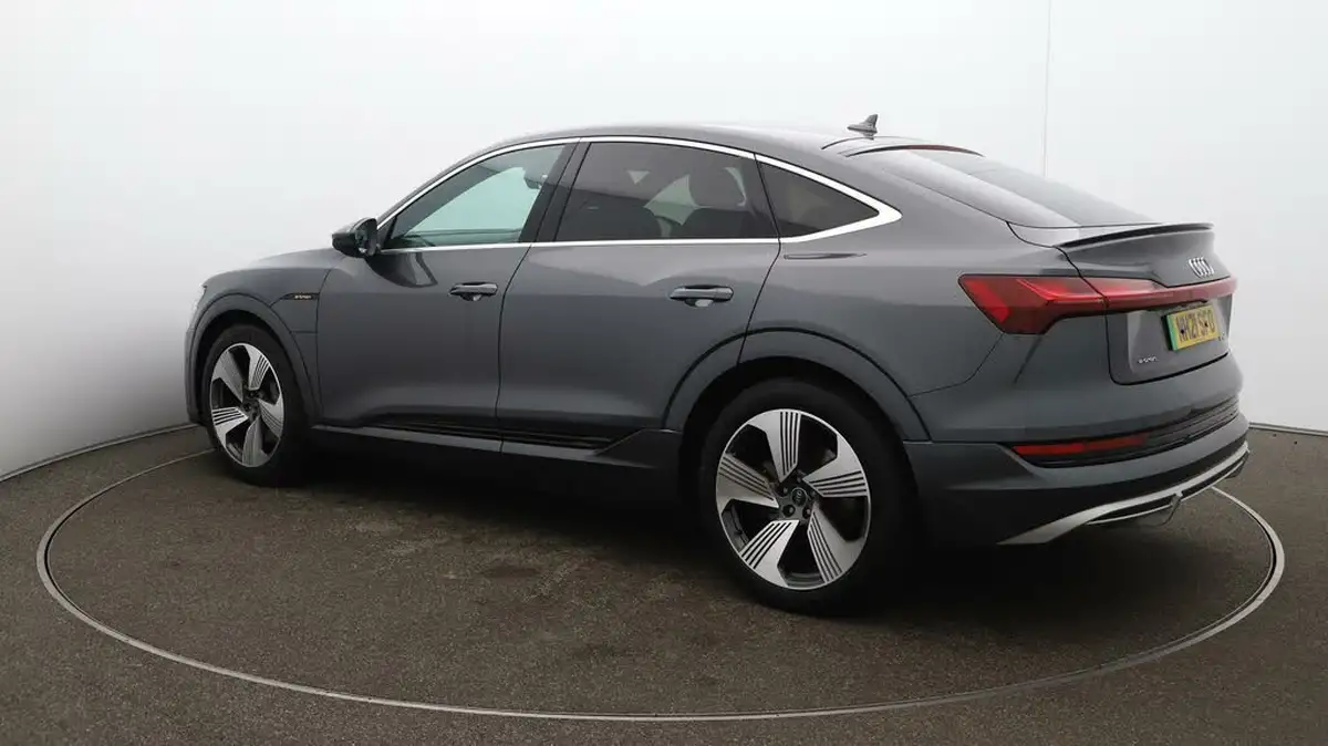 2021-audi-e-tron-55e-s-line-sportback-big-35
