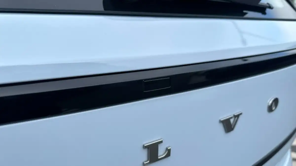 2024-volvo-ex30-e-single-motor-plus-extended-range-big-22