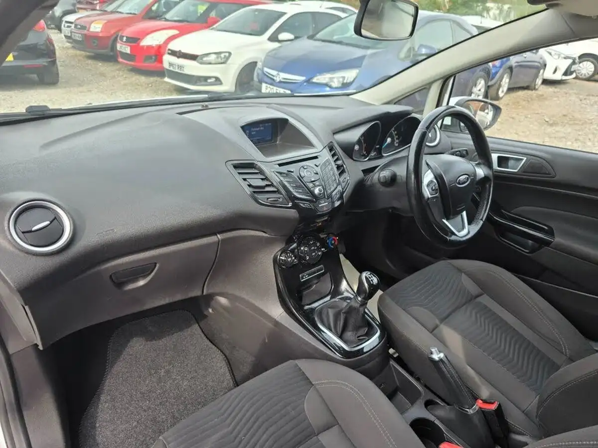 2016-ford-fiesta-10t-zetec-100ps-ecoboost-ss-3d-big-17