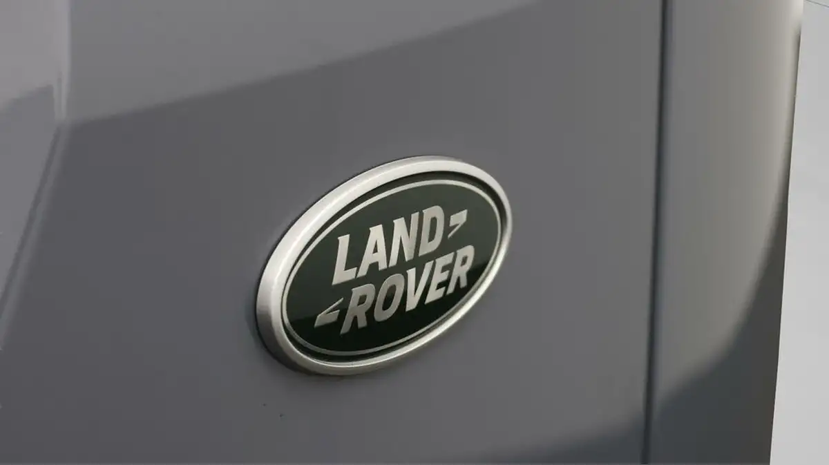 2021-land-rover-range-rover-evoque-15-p300e-se-big-21