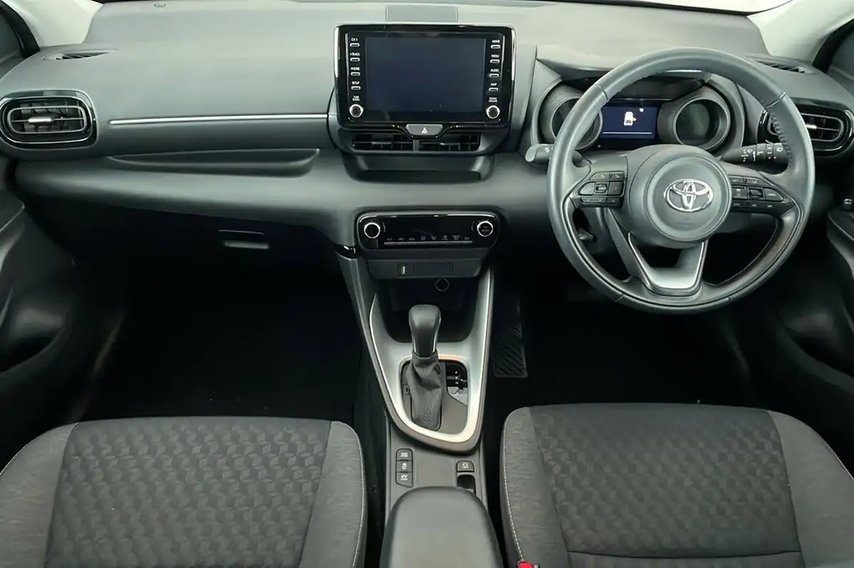 2023-toyota-yaris-15-vvt-i-design-big-7