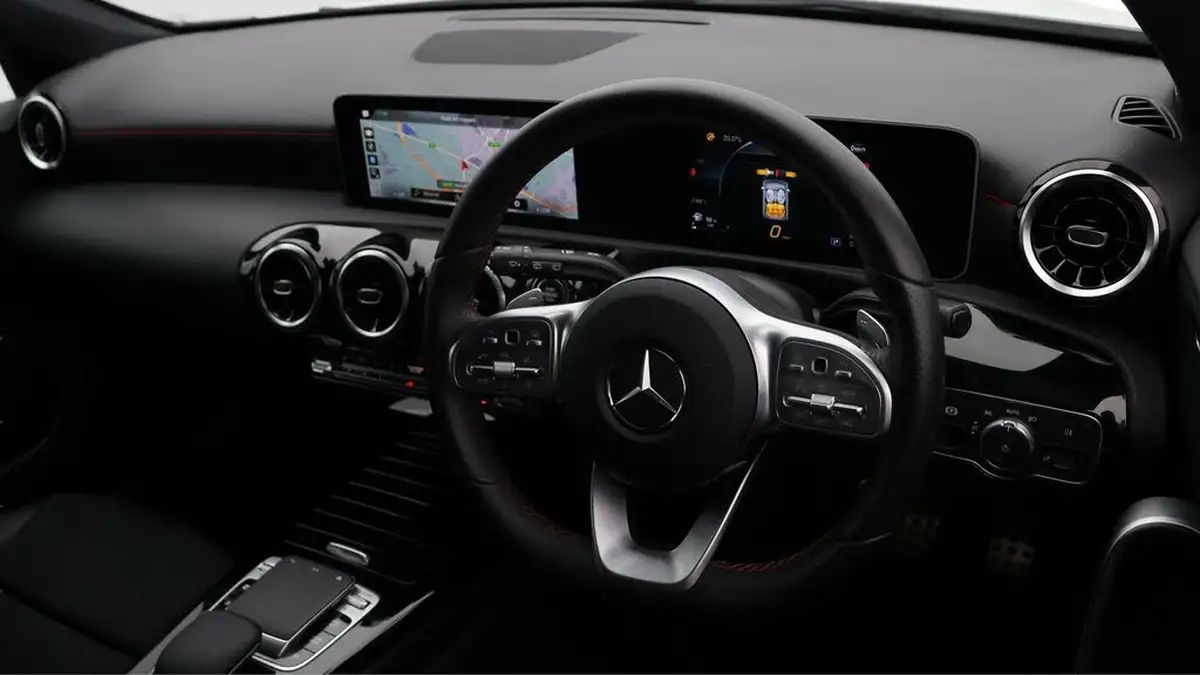 2020-mercedes-benz-a-class-20-a250-amg-line-executive-hatchback-5d-big-9