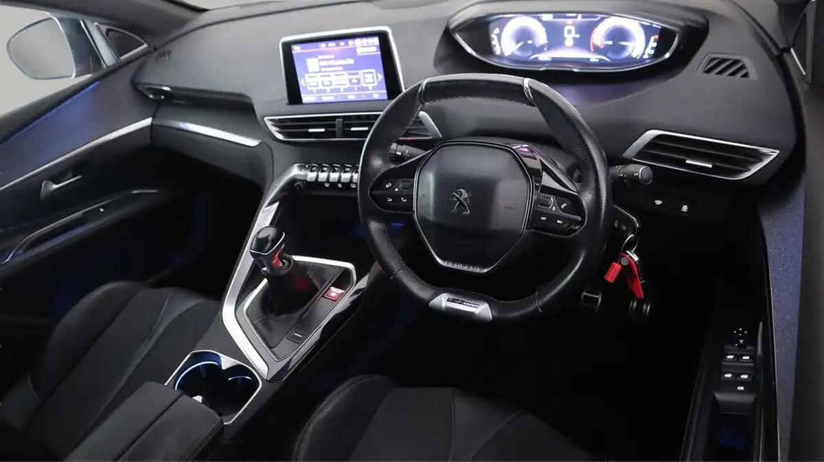 2017-peugeot-3008-suv-12-puretech-gt-line-suv-big-9