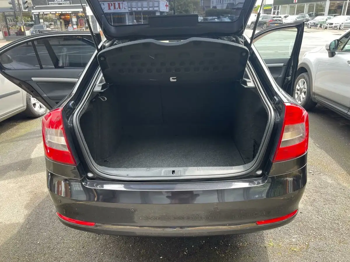2010-skoda-octavia-14-se-tsi-122bhp-hatchback-big-10
