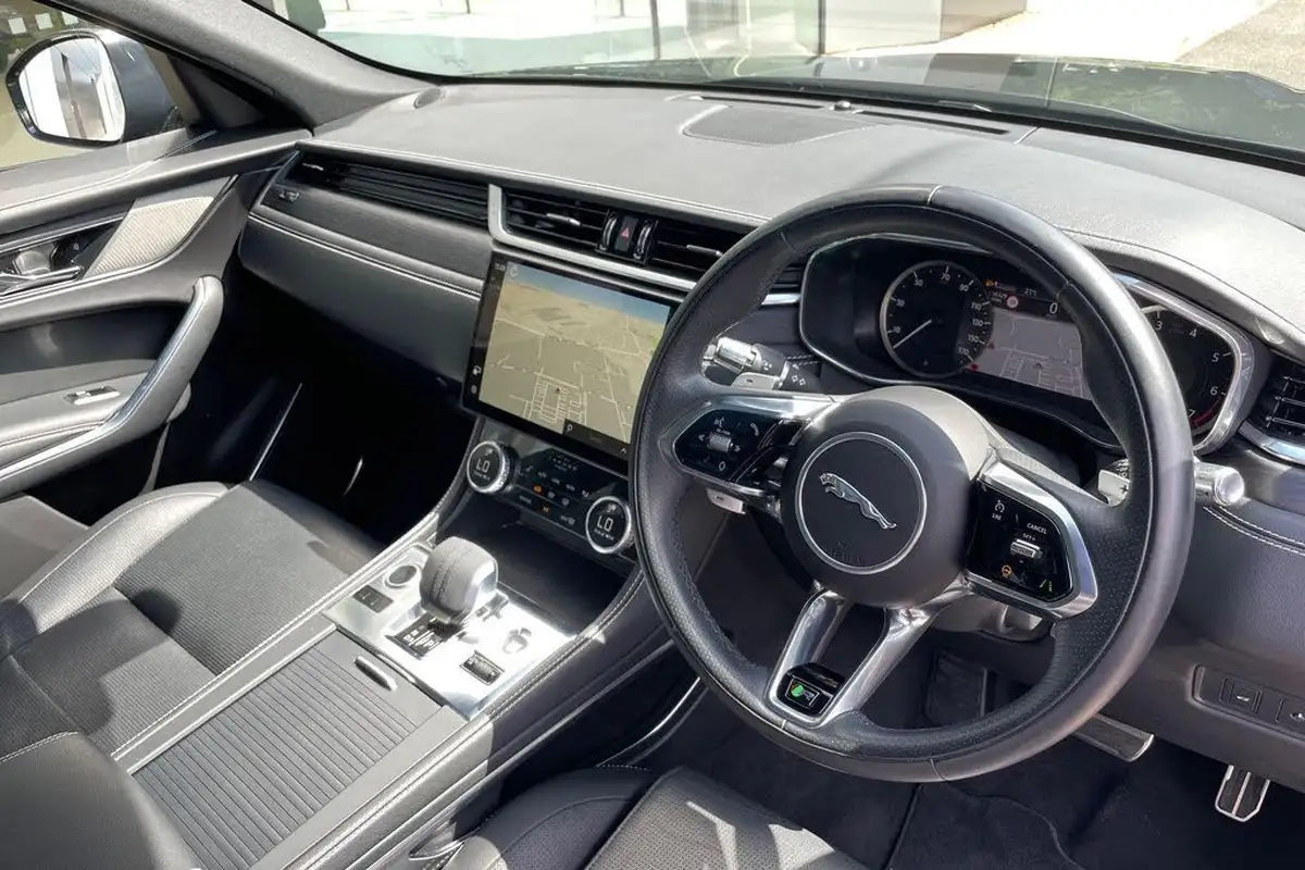 2022-jaguar-f-pace-20-p250-r-dynamic-black-big-38