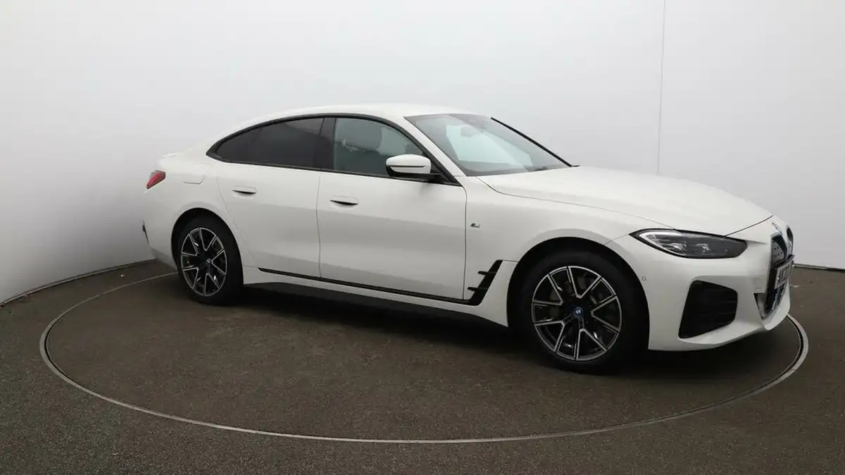 2022-bmw-i4-e-edrive40-m-sport-big-39