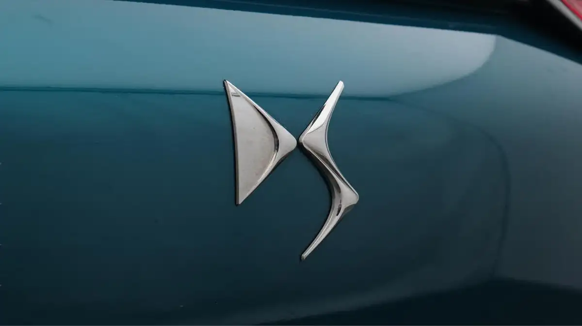 2022-ds-ds-3-crossback-e-tense-bastille-big-23