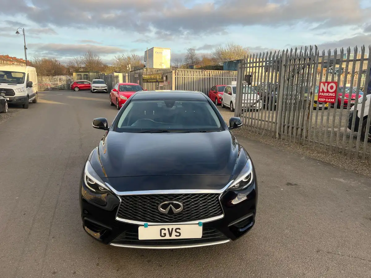 2017-infiniti-q30-15d-se-big-1