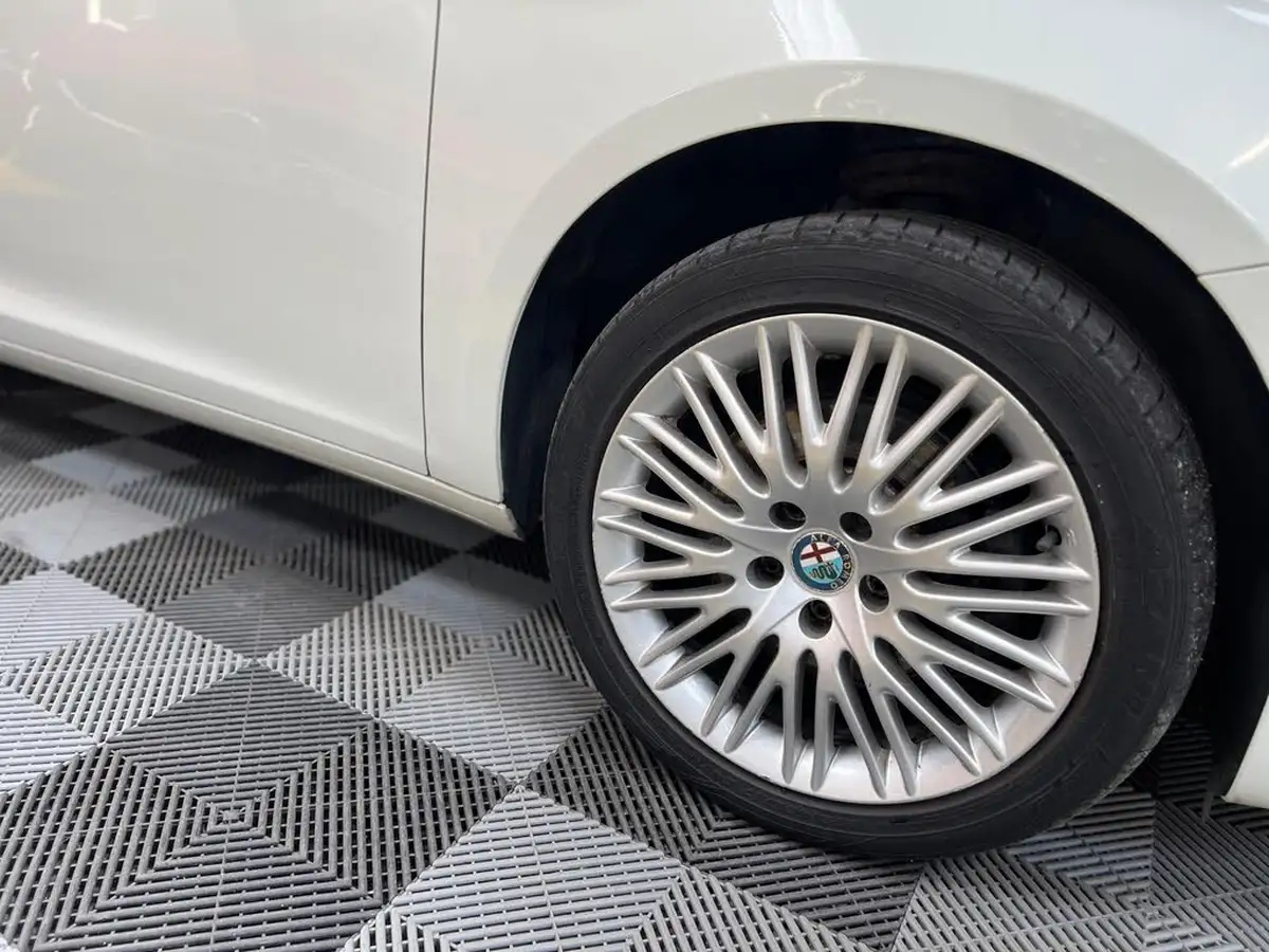 2015-alfa-romeo-giulietta-14-tb-business-edition-big-8