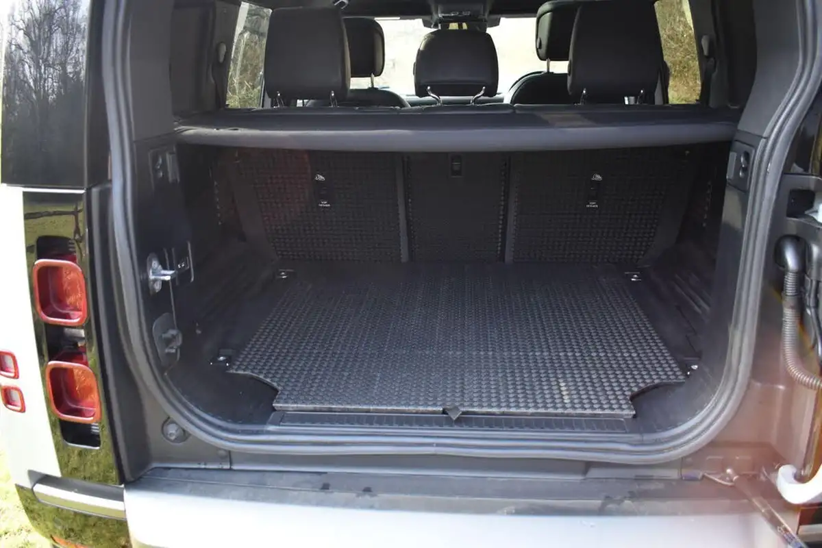 2021-land-rover-110-defender-30-d300-x-dynamic-se-big-35