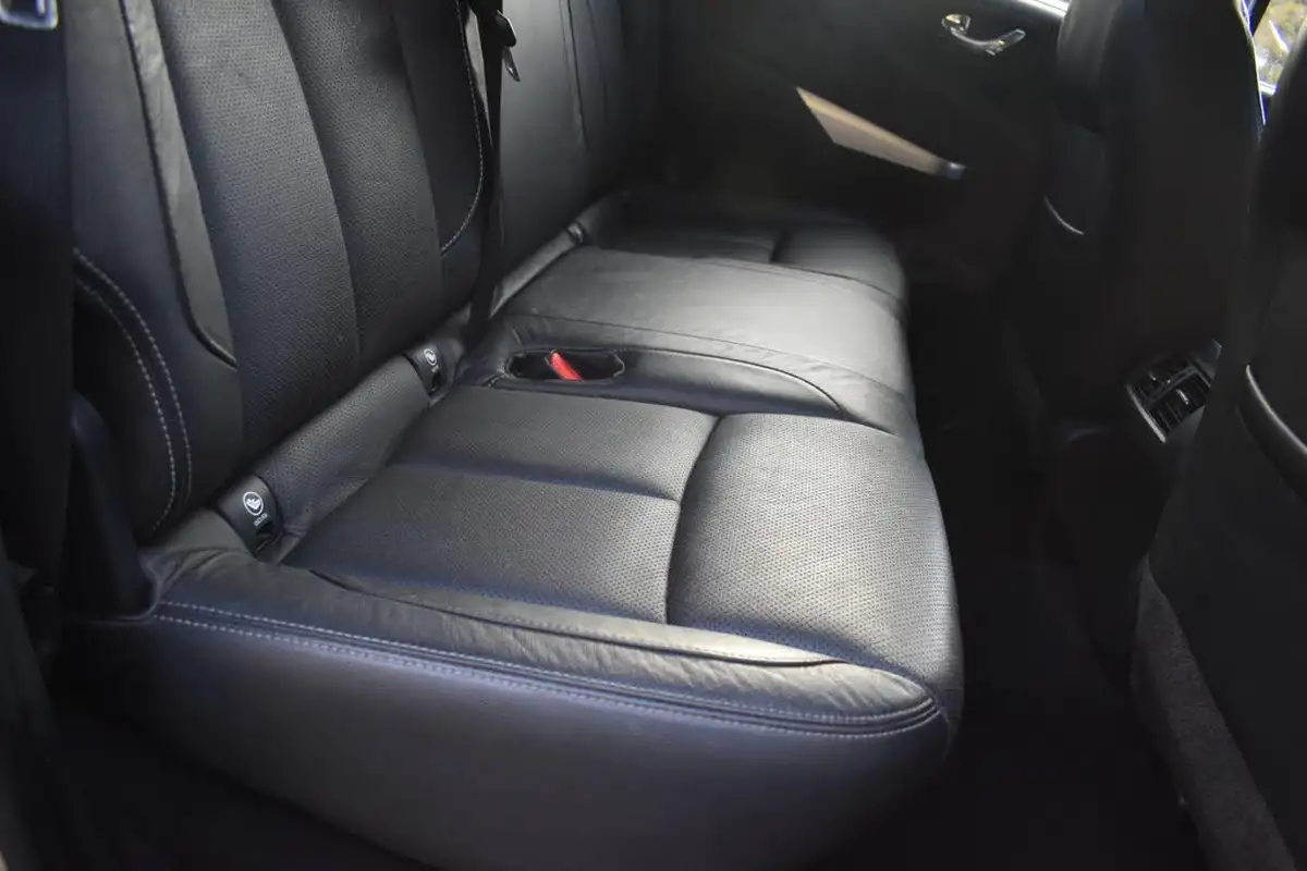 2021-land-rover-110-defender-30-d300-x-dynamic-se-big-11