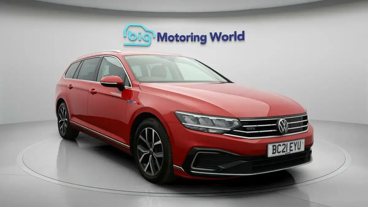 2021-volkswagen-passat-14-tsi-gte-estate-5d-big-0