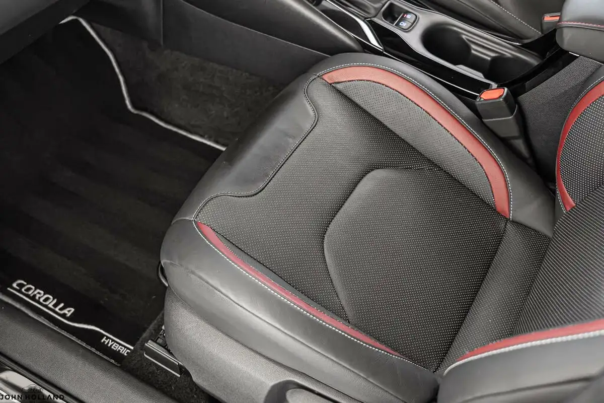 2022-toyota-corolla-20-vvt-i-excel-181bhp-trk-hatchback-big-25