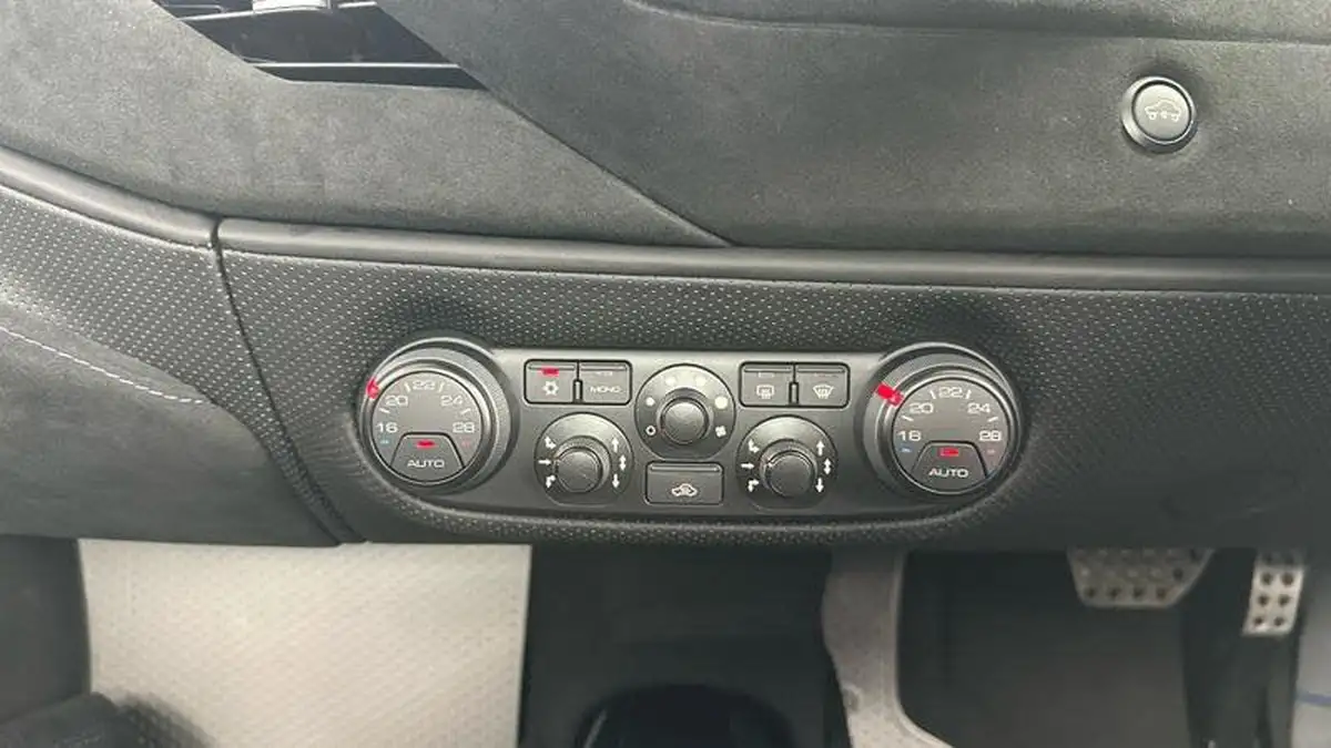 2020-ferrari-488-39-488-spider-big-24