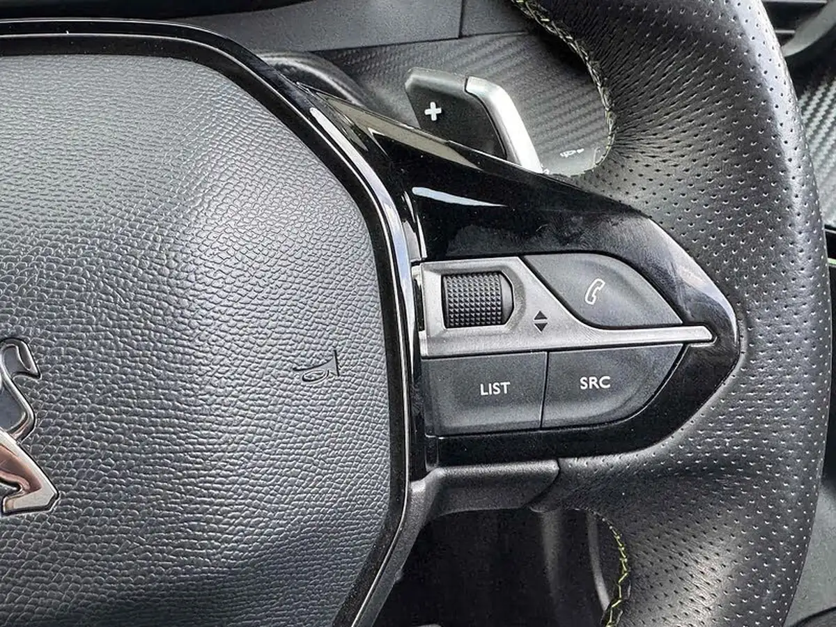 2020-peugeot-2008-suv-12-puretech-gt-line-eat8-big-36