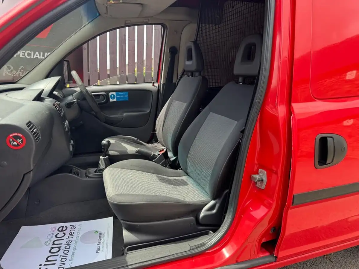 2010-vauxhall-combo-13td-1700-panel-big-16