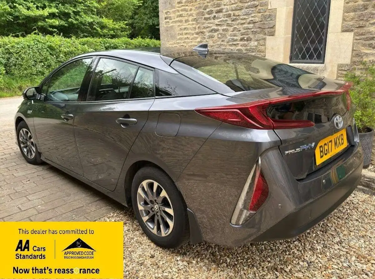 2017-toyota-prius-18-vvt-i-excel-plug-in-big-2