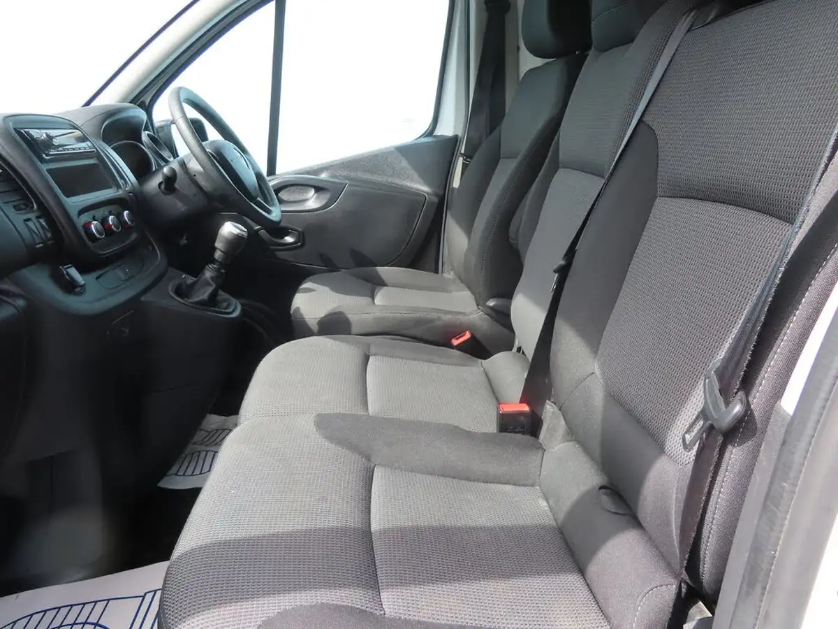2021-renault-trafic-20dci-ll30-energy-120-business-panel-big-21