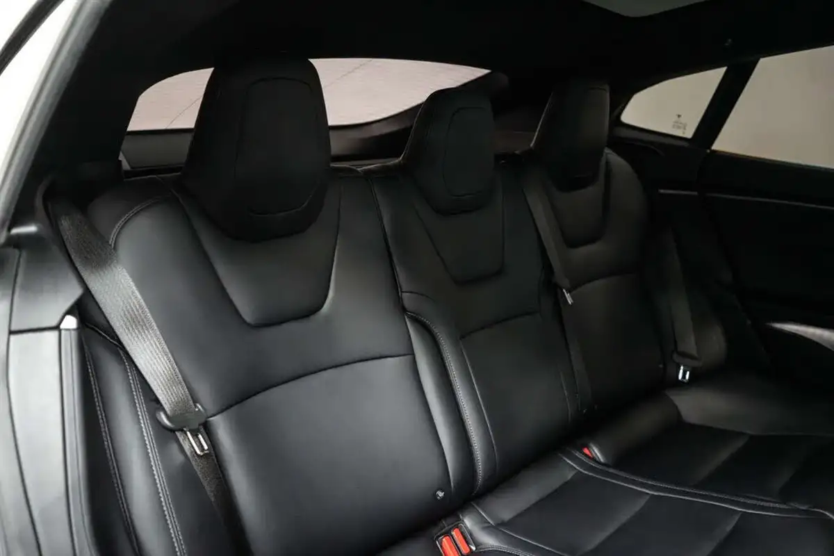 2018-tesla-model-s-e-75d-big-22